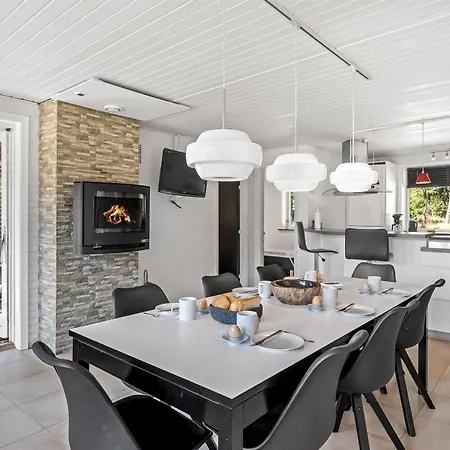 Vakantiehuis Gyrth - 2-8km From The Sea By Interhome